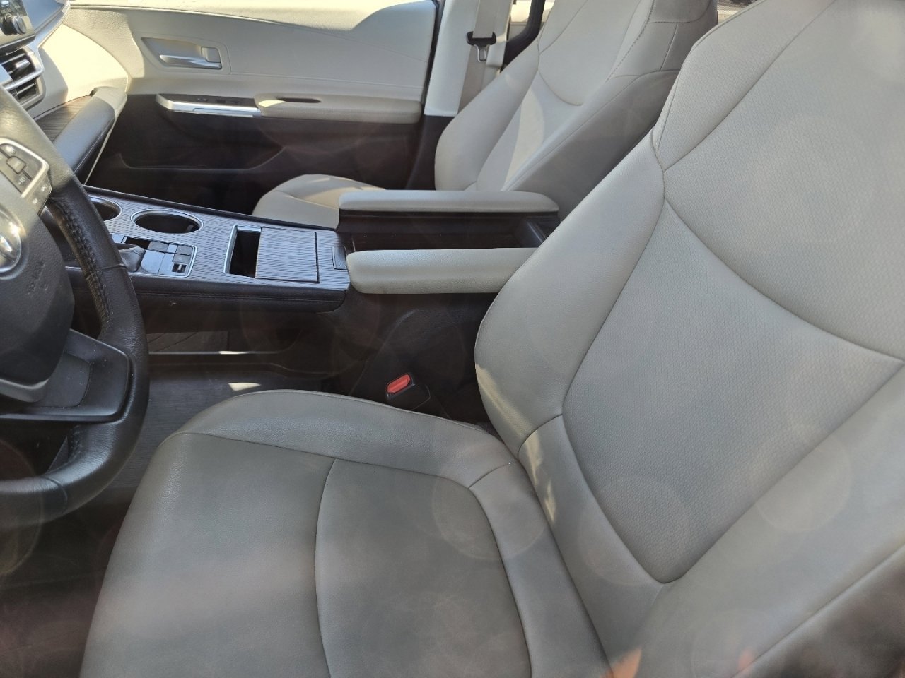 Used 2022 Toyota Sienna XLE image 19