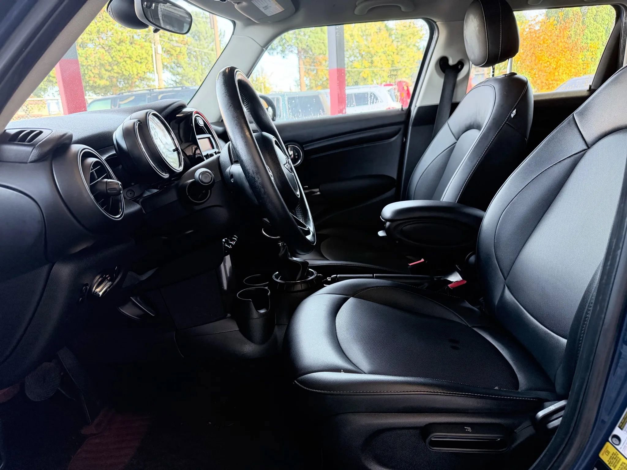 Used 2015 MINI Cooper 4-Door Hardtop image 13