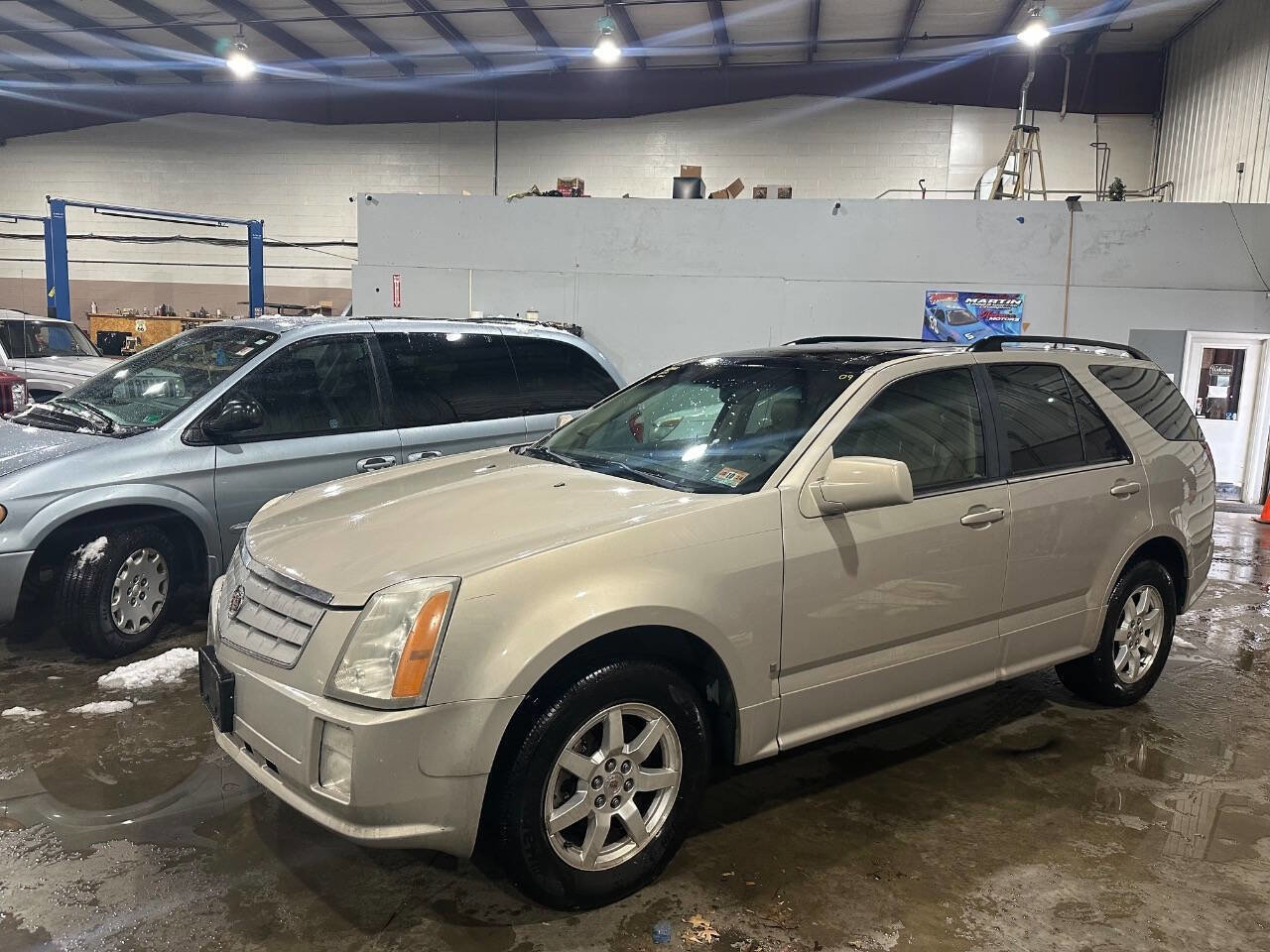 Used 2009 Cadillac SRX V6 AWD 4dr SUV w/ Third Row Seating Package image 10