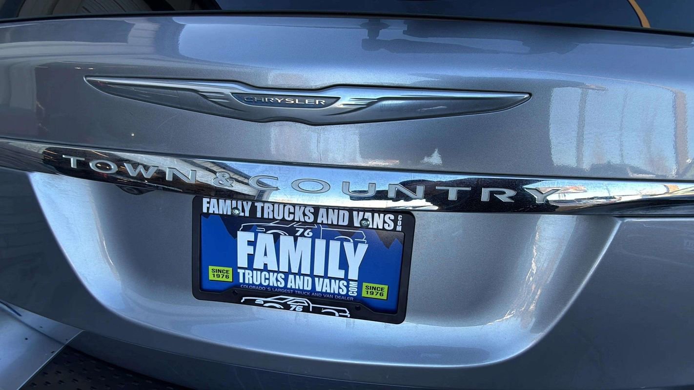 Used 2016 Chrysler Town & Country Touring image 20