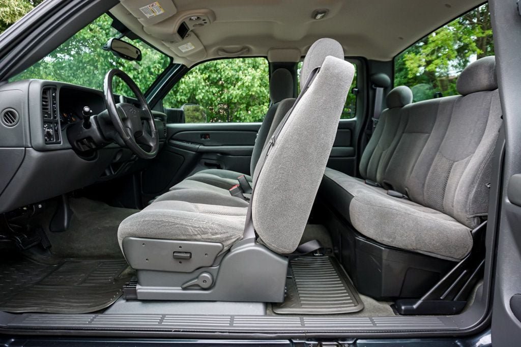 Used 2004 Chevrolet Silverado 2500 LS AWD/4WD image 9