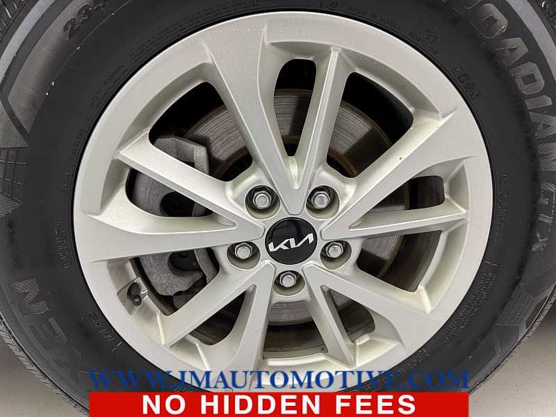 Used 2024 Kia Carnival LX image 9