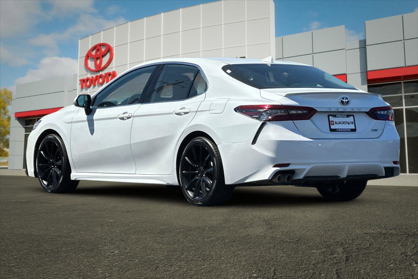 Used 2022 Toyota Camry XSE FWD image 5