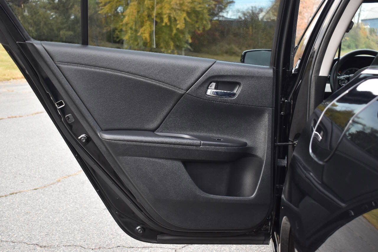 Used 2017 Honda Accord EX-L image 10