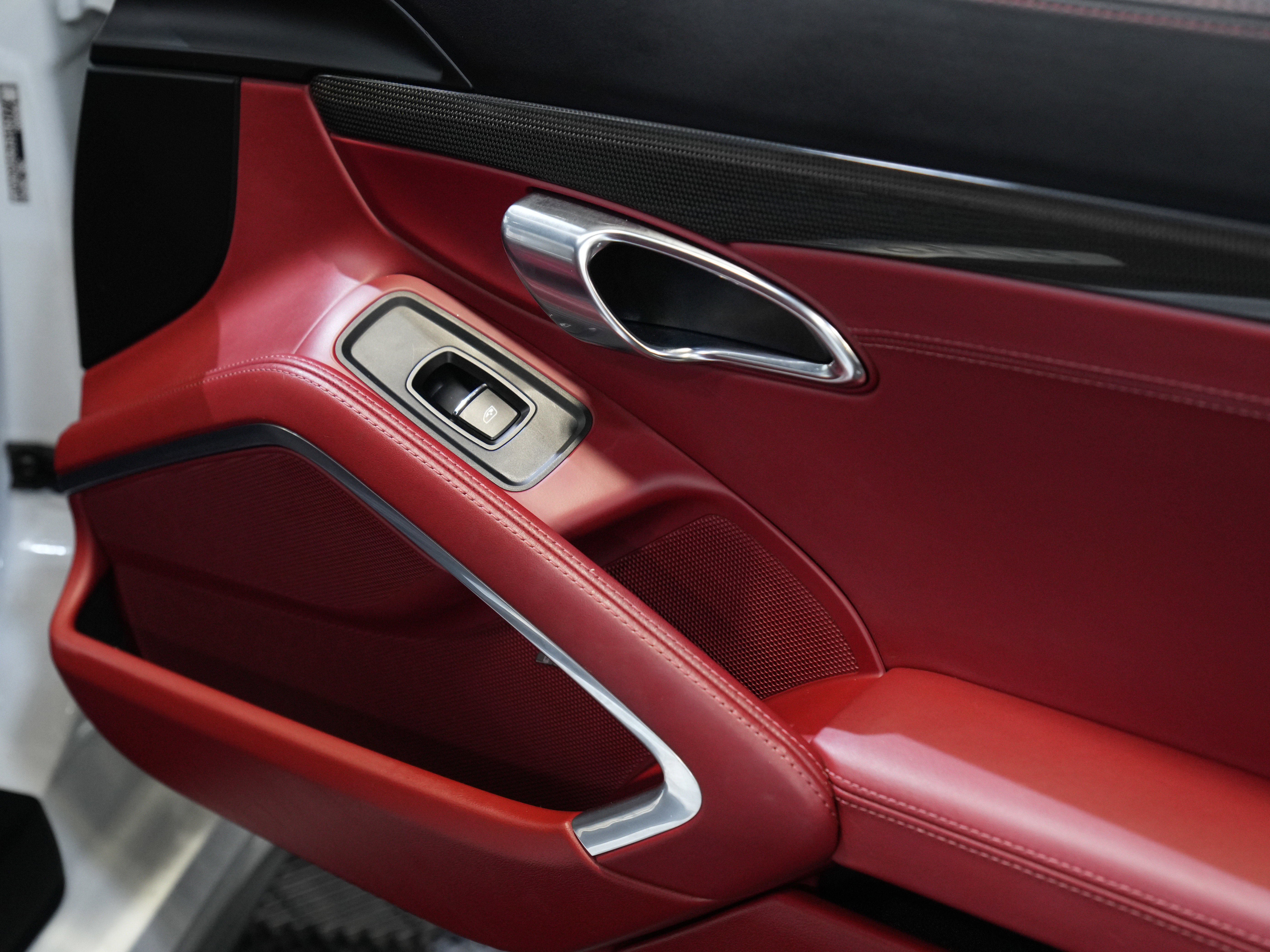 Used 2018 Porsche 911 Turbo S image 25