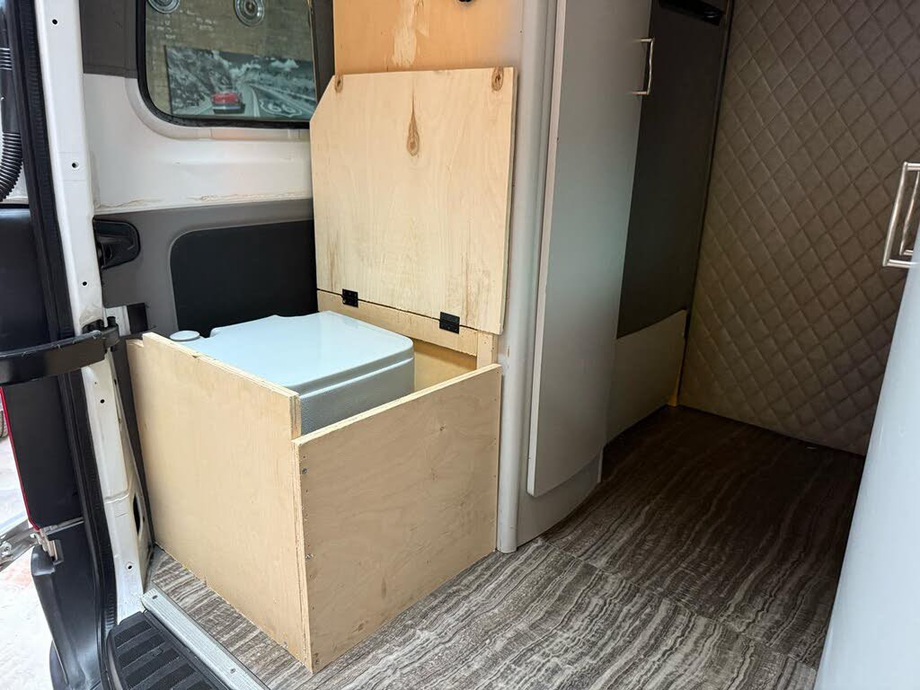 Used 2015 Freightliner Sprinter 2500 RWD image 34