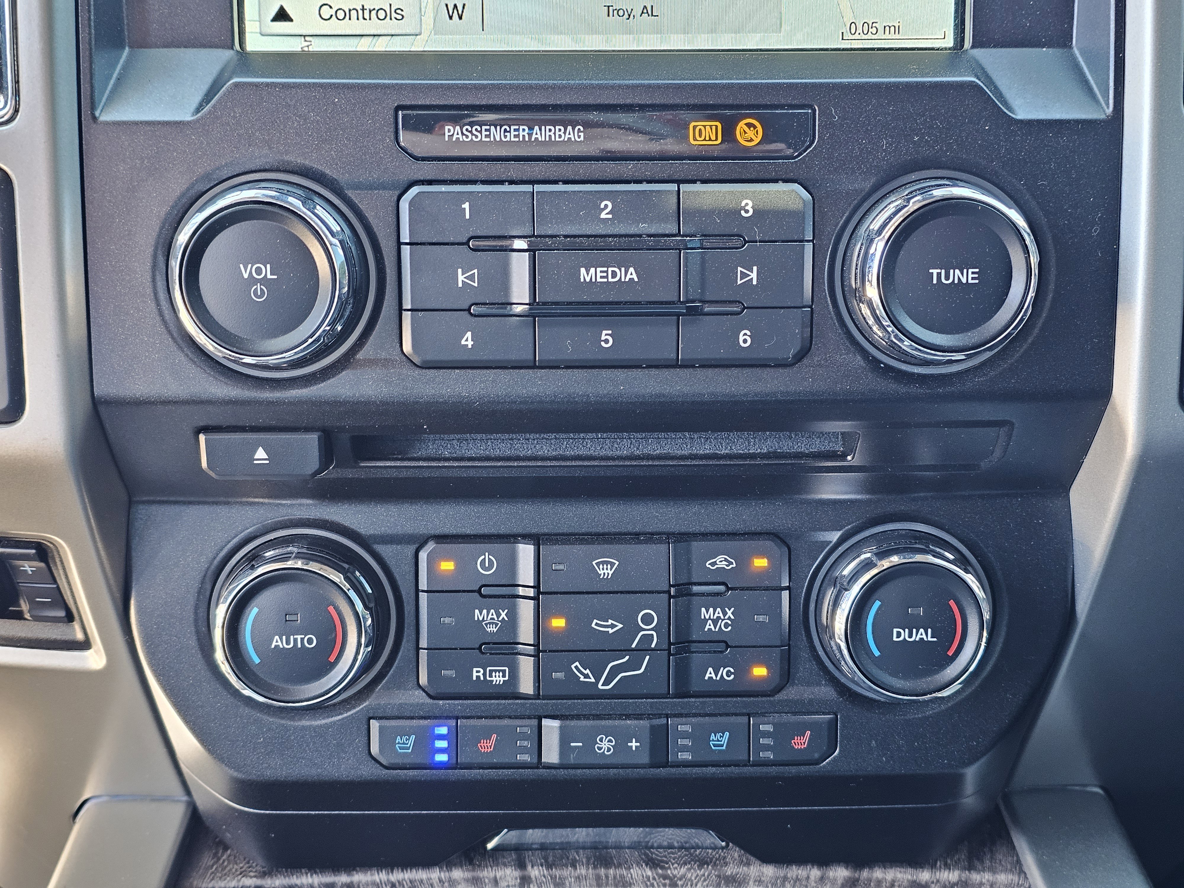 Used 2018 Ford F250 Lariat w/ Lariat Ultimate Package image 29