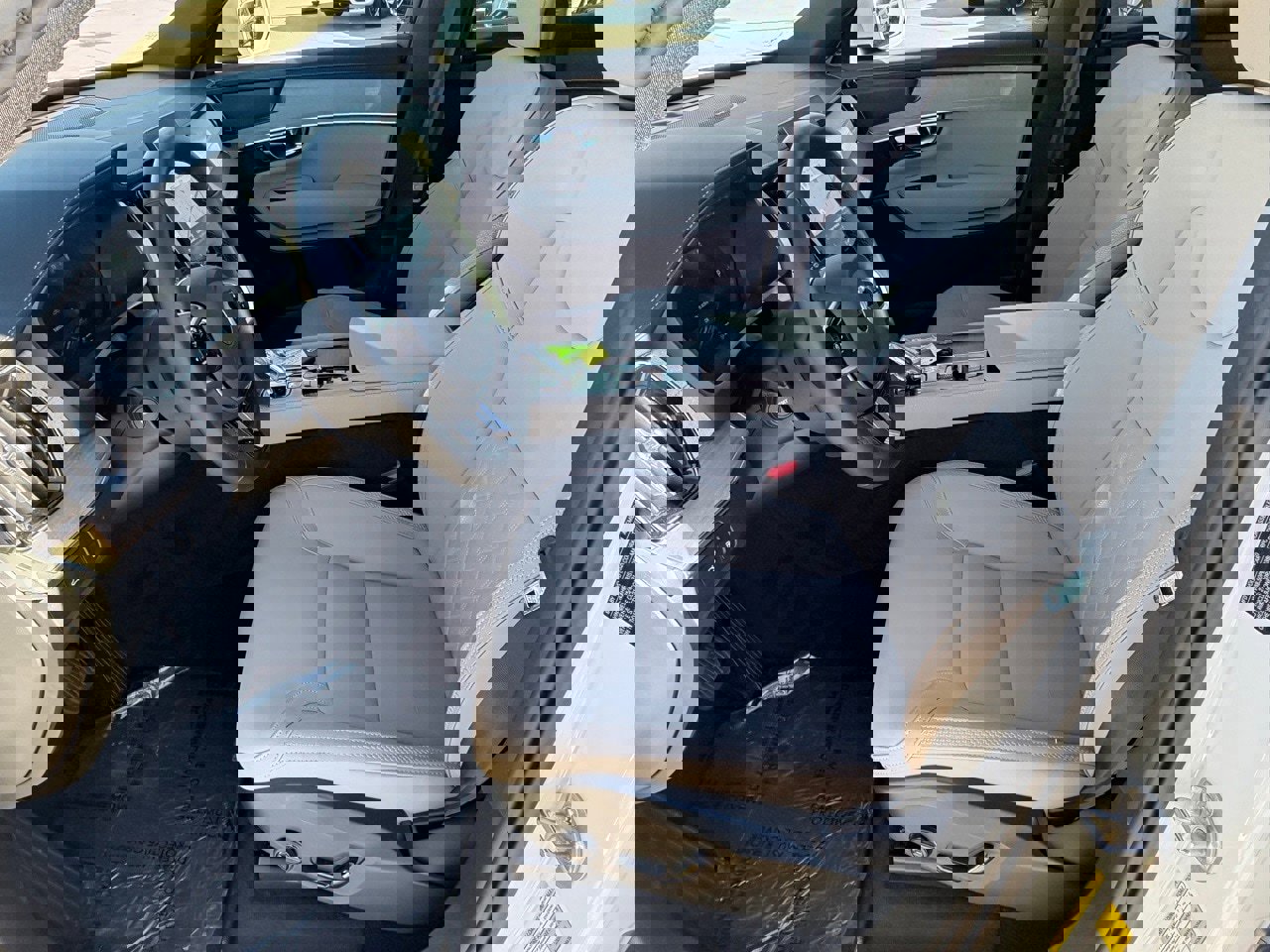 New 2025 Volvo XC90 T8 Plus w/ Protection Package Premier image 18