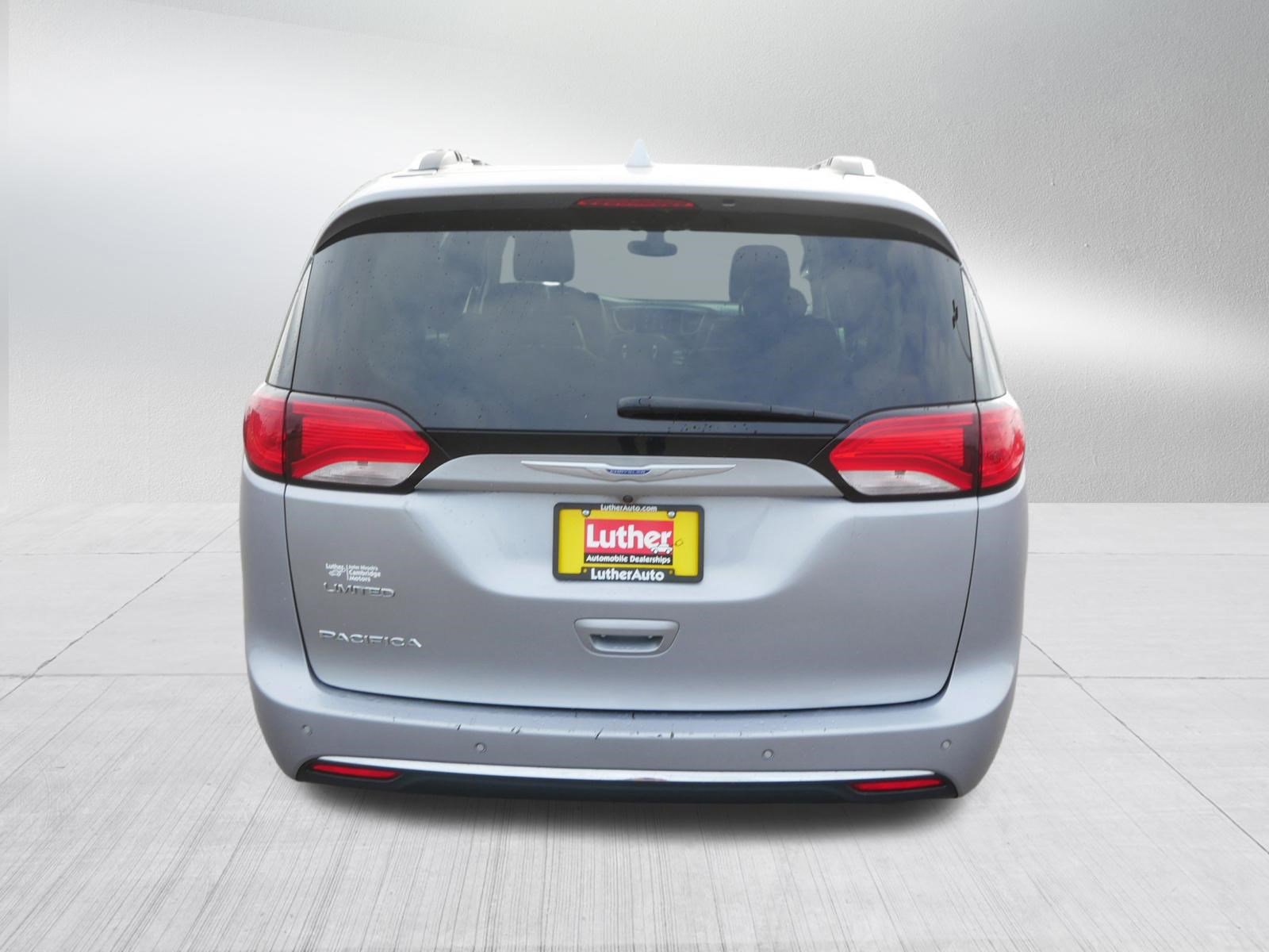 Used 2018 Chrysler Pacifica Limited FWD image 6