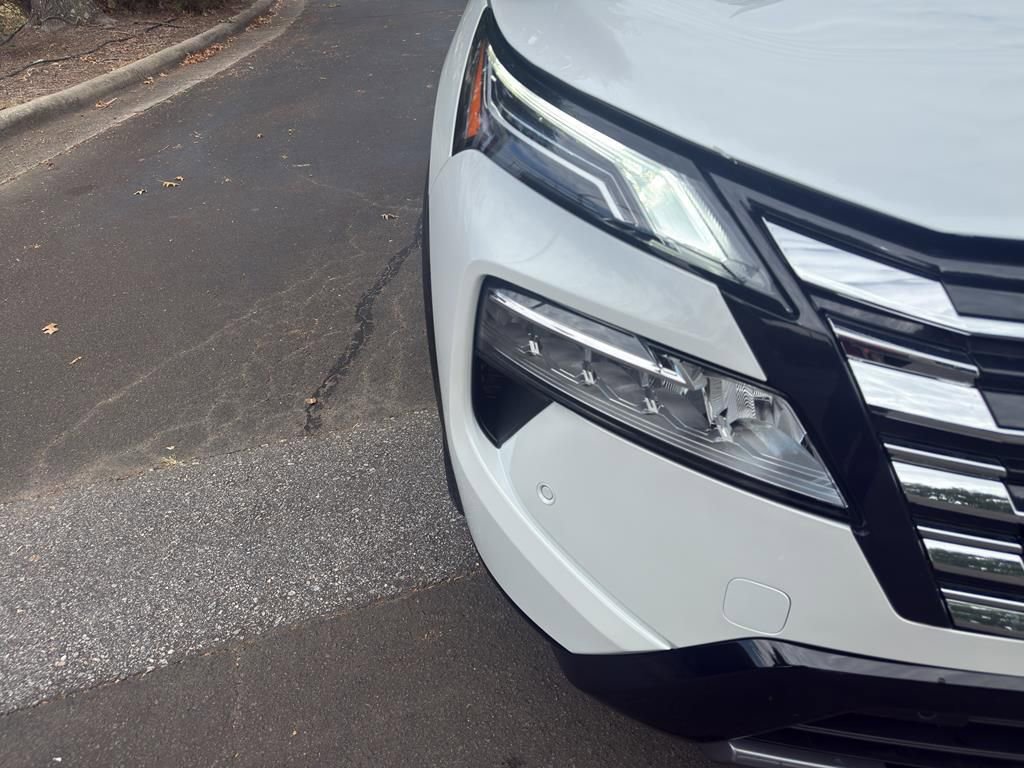 New 2026 Nissan Rogue Platinum image 10