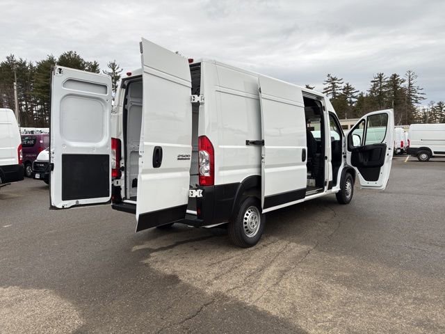 Used 2025 RAM ProMaster 2500 w/ Convenience Group image 11