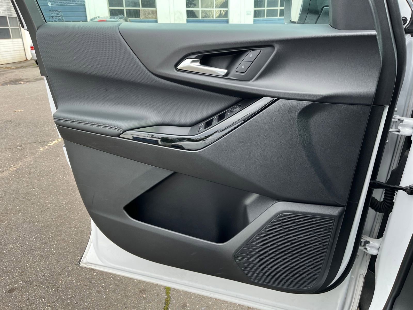 Used 2025 Chevrolet Equinox LT image 21