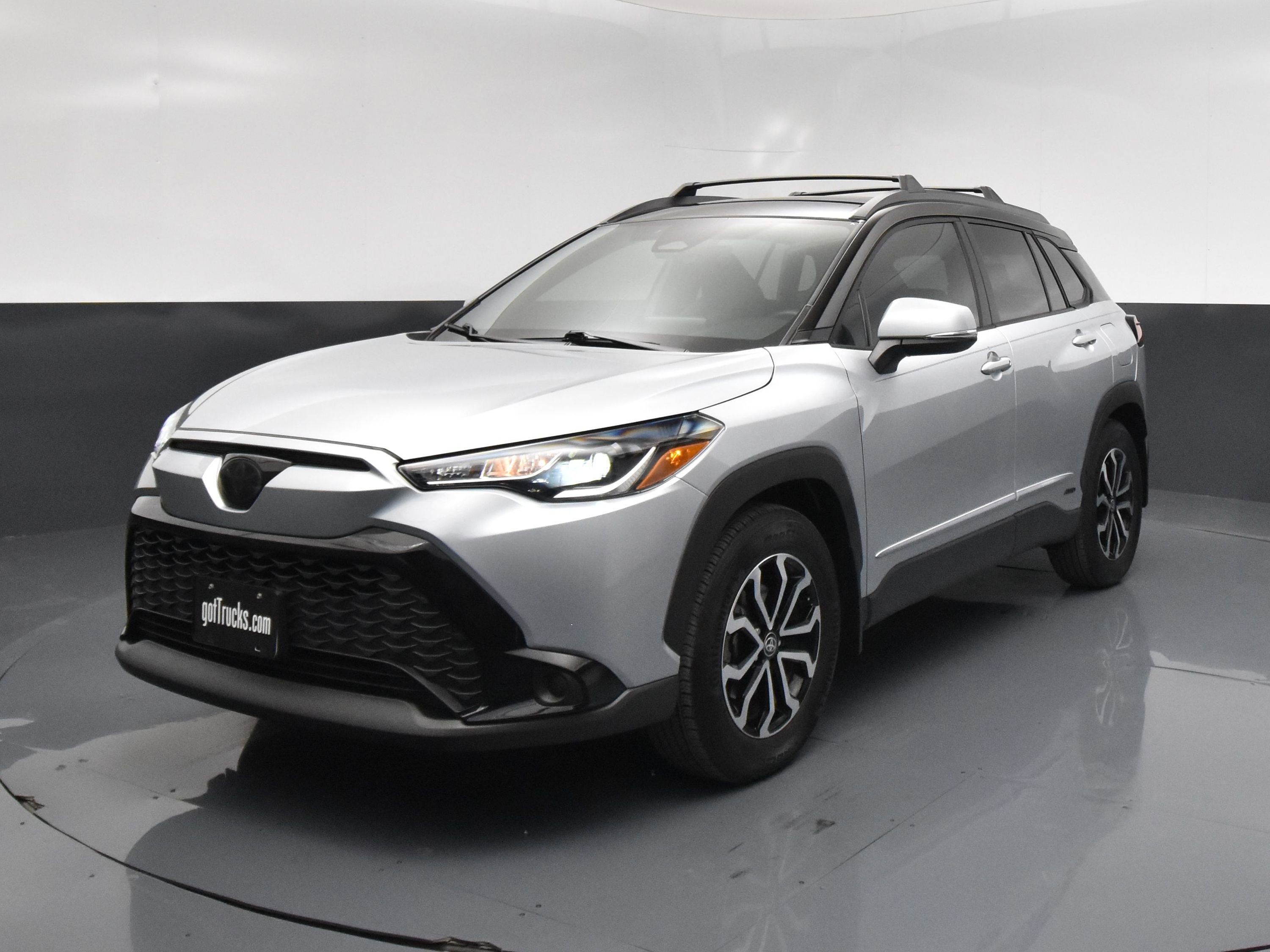 Used 2024 Toyota Corolla Cross AWD Hybrid image 2