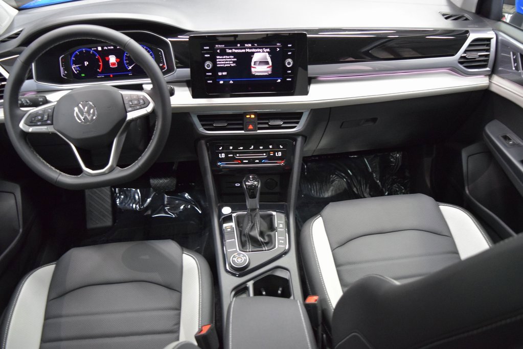 New 2025 Volkswagen Taos SEL image 8