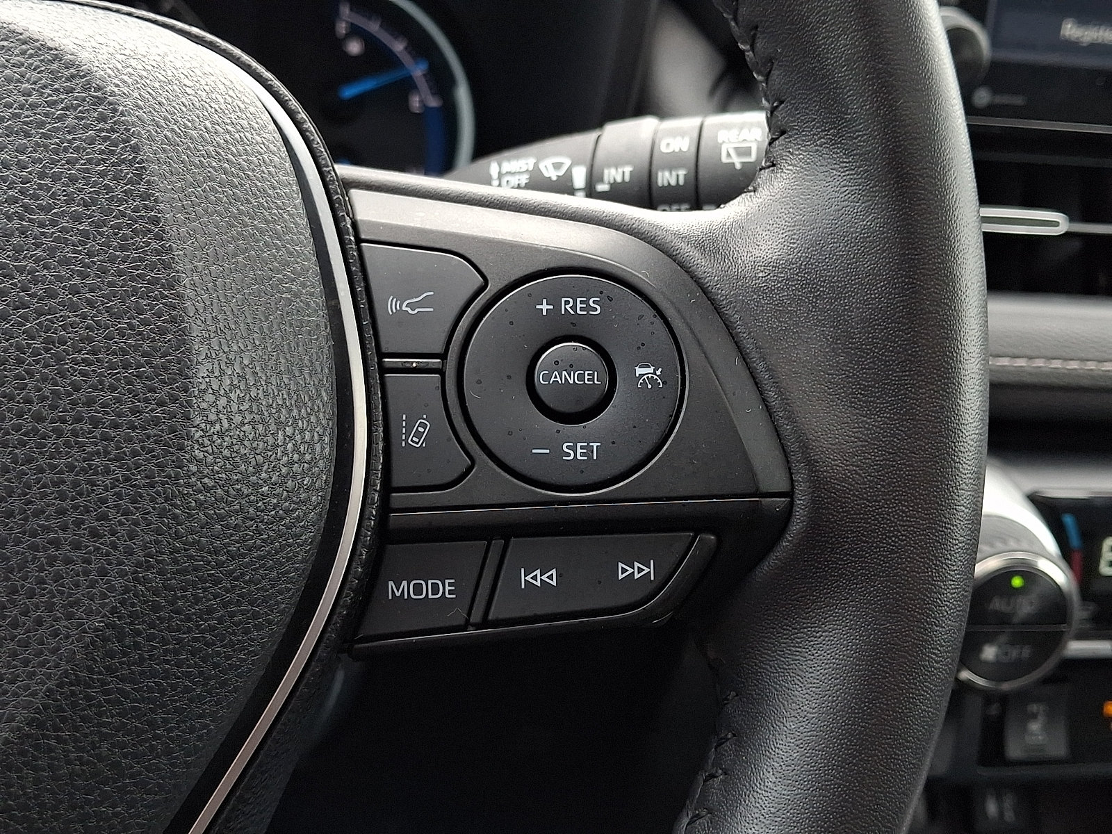 Used 2019 Toyota RAV4 Limited w/ Carpet Mat Package AWD/4WD image 24