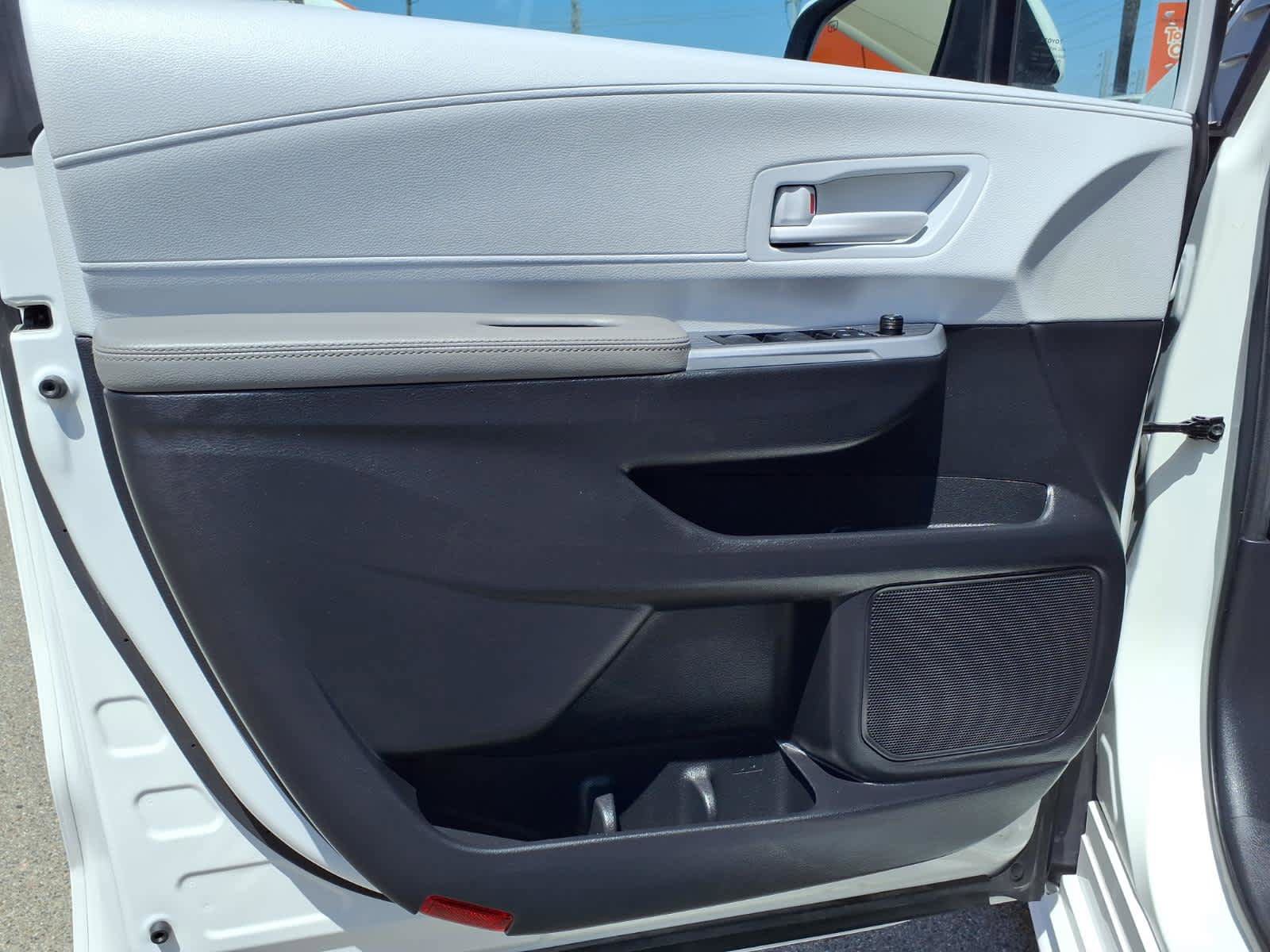 Certified 2025 Toyota Sienna LE FWD image 17