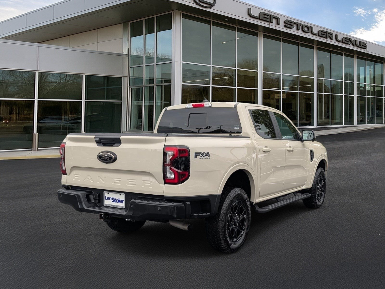 Used 2025 Ford Ranger Lariat w/ FX4 Off-Road Package AWD/4WD image 3