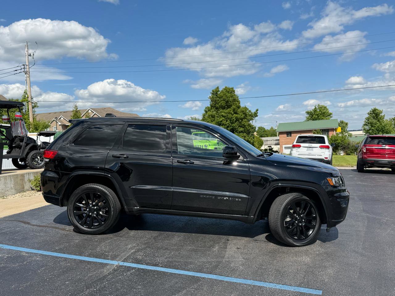 Used 2018 Jeep Grand Cherokee Altitude AWD/4WD image 2