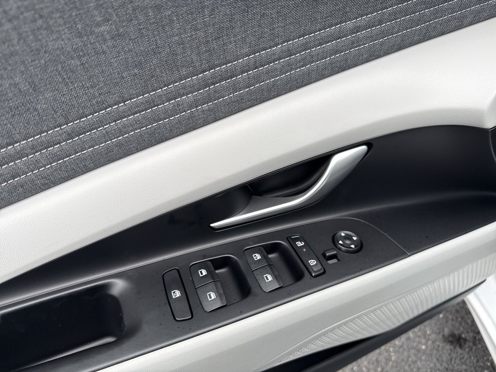 New 2026 Hyundai Elantra SEL Sport FWD image 14
