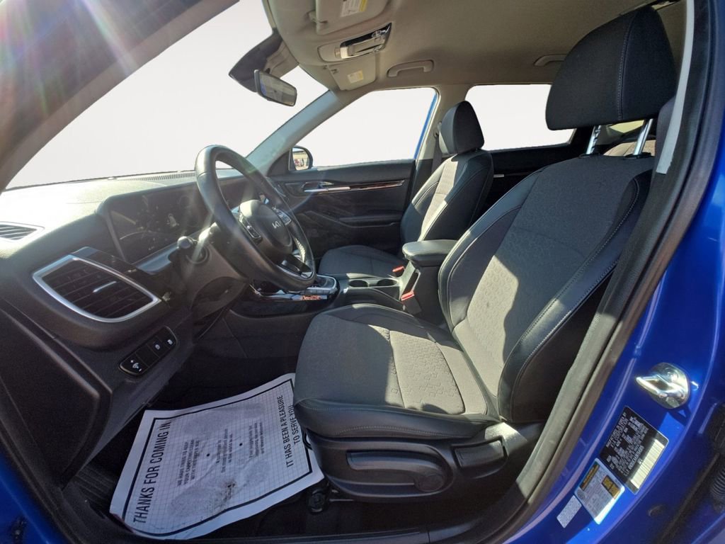 Used 2024 Kia Seltos S AWD/4WD image 9