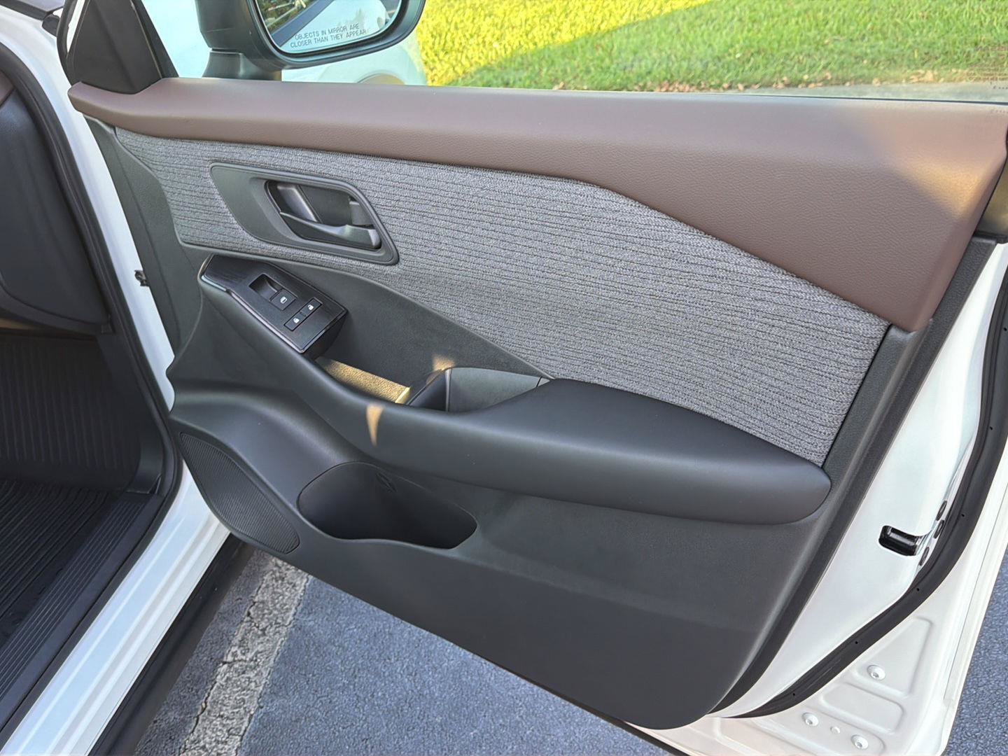 Used 2023 Nissan Rogue S FWD image 14