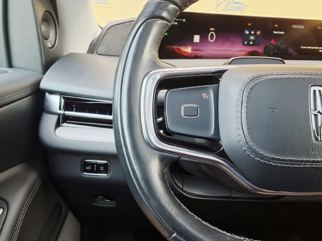 Used 2025 Lincoln Navigator Reserve AWD/4WD image 18