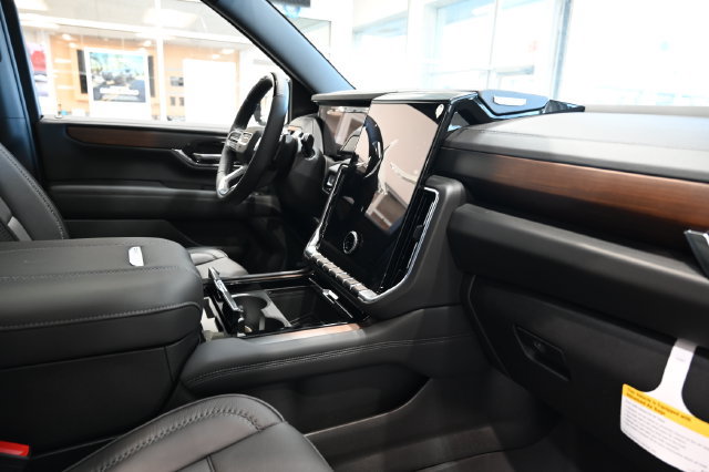 New 2026 GMC Yukon XL Denali w/ Denali Reserve Package AWD/4WD image 16