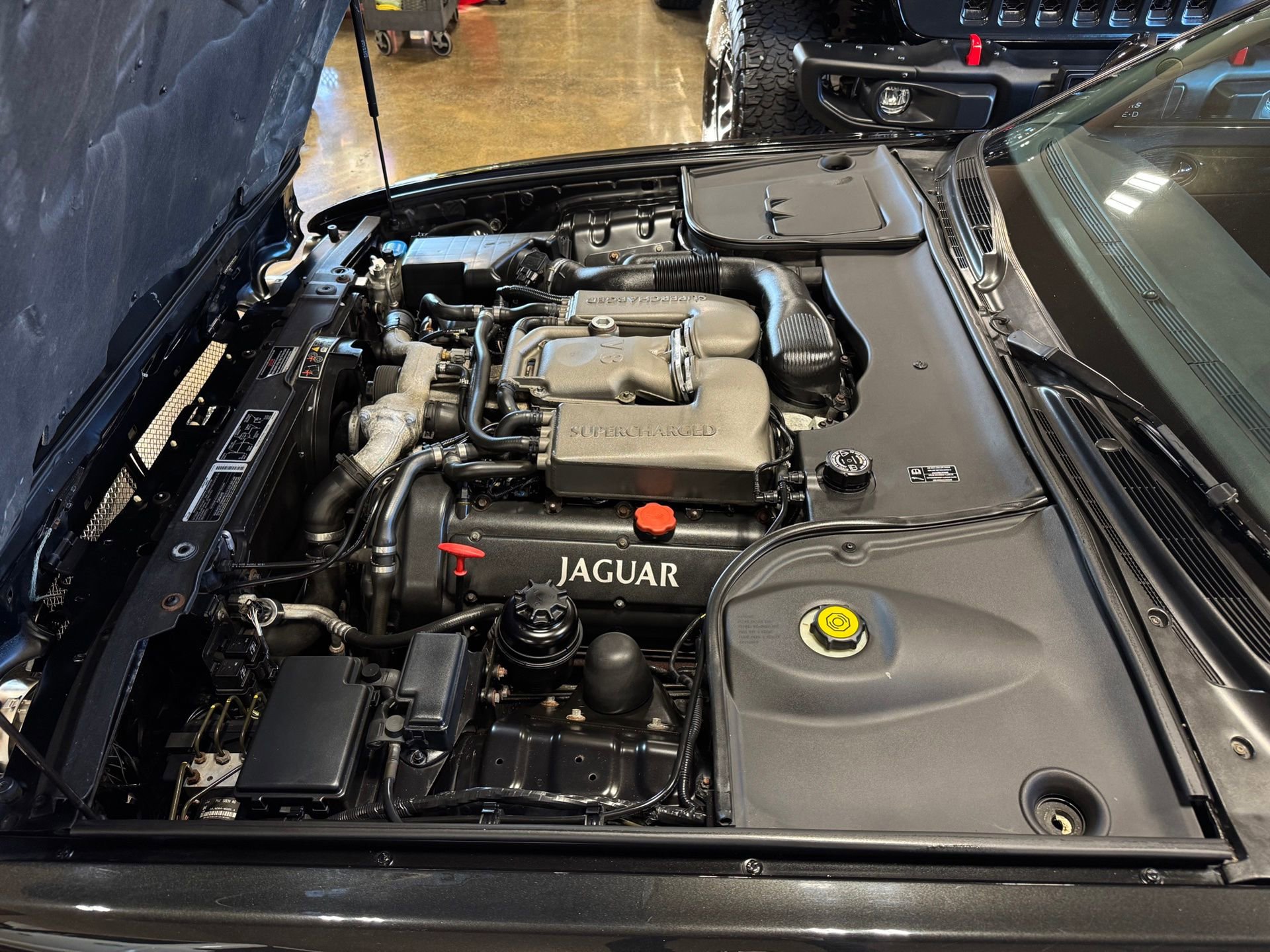 Used 2002 Jaguar XJ8 image 33