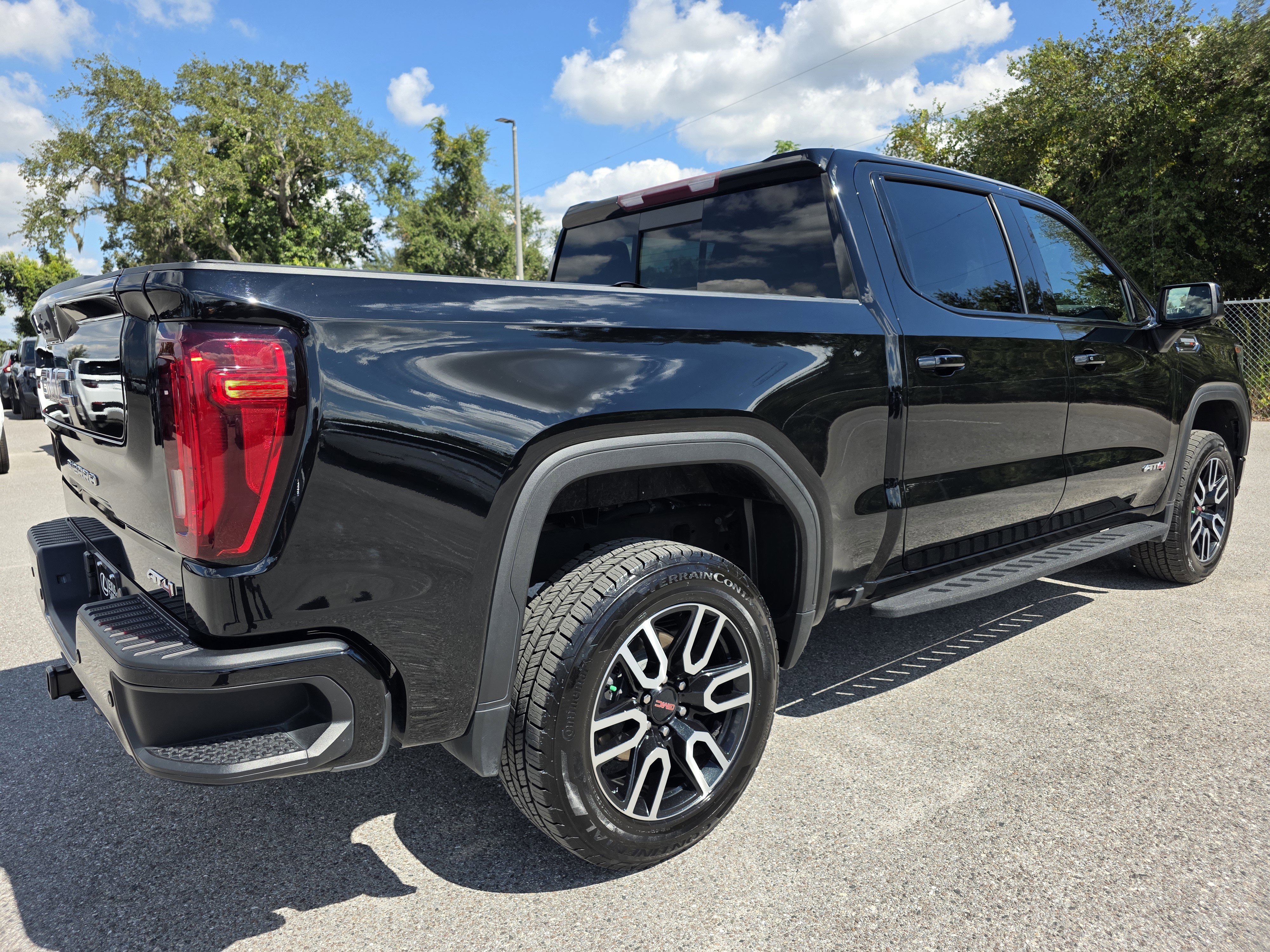 Used 2023 GMC Sierra 1500 AT4 w/ AT4 Premium Package image 4