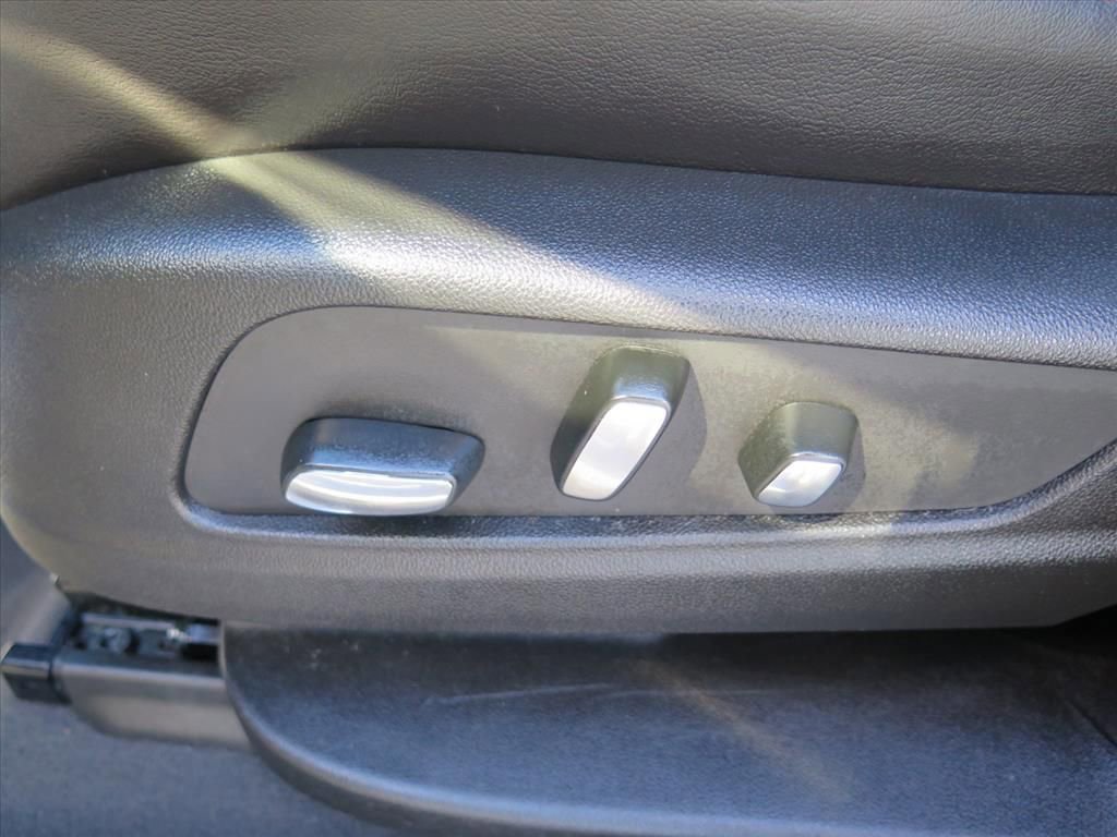 Used 2025 Cadillac XT5 Premium Luxury image 11