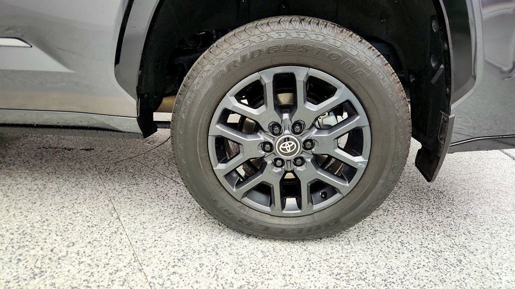 Used 2025 Toyota Sequoia Platinum image 9