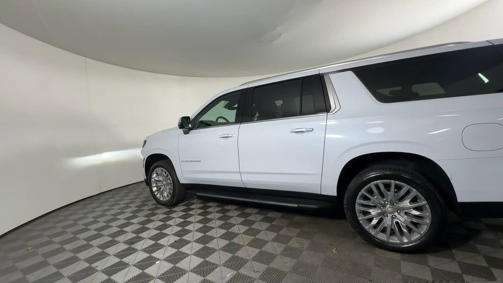 New 2026 Chevrolet Suburban Premier image 6