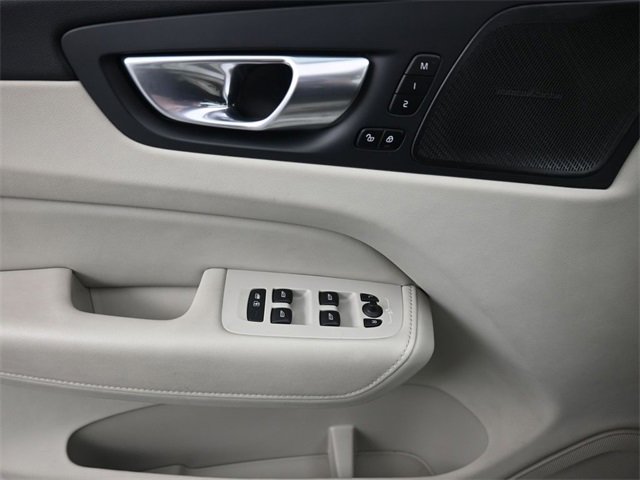Used 2024 Volvo XC60 B5 Plus image 26