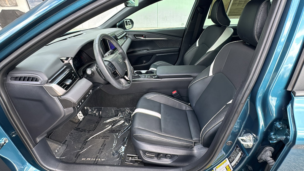 Used 2025 Toyota Camry SE w/ Convenience Package FWD image 13