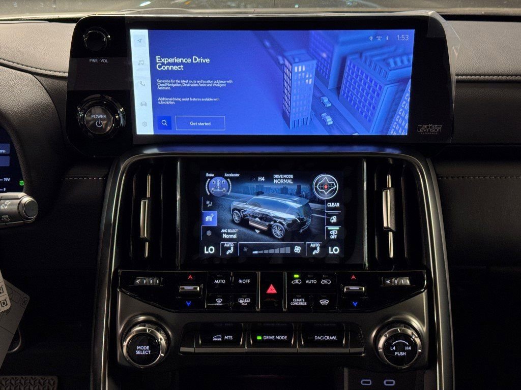 New 2025 Lexus LX 700h Luxury image 17