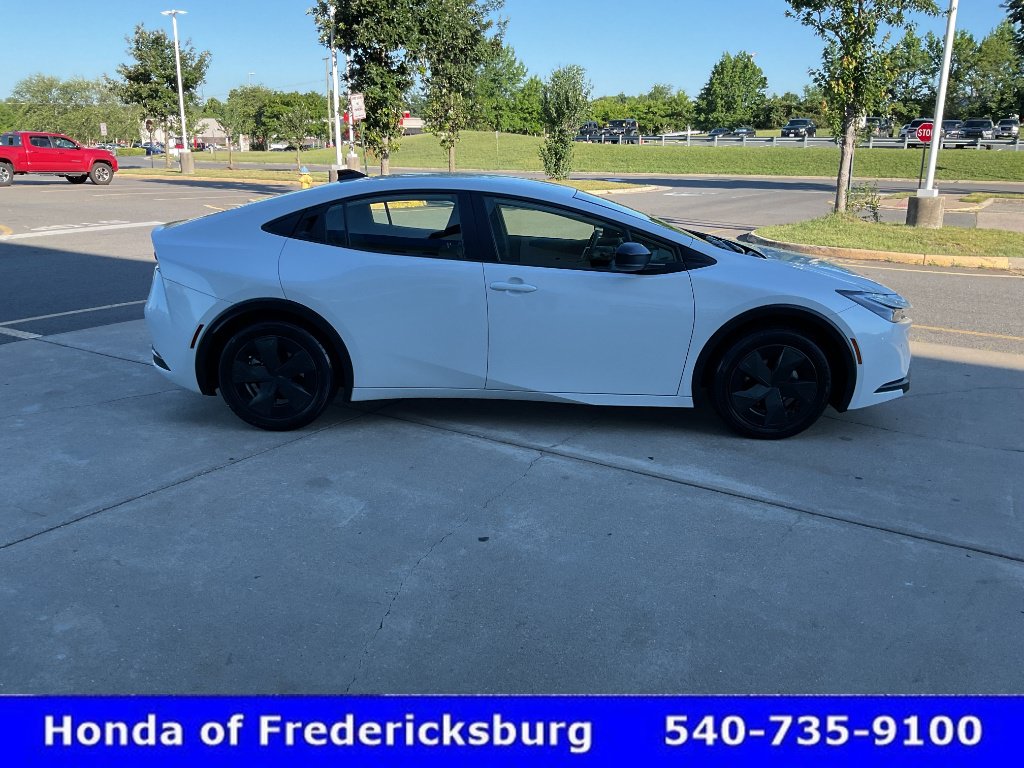 Used 2026 Toyota Prius LE FWD image 6