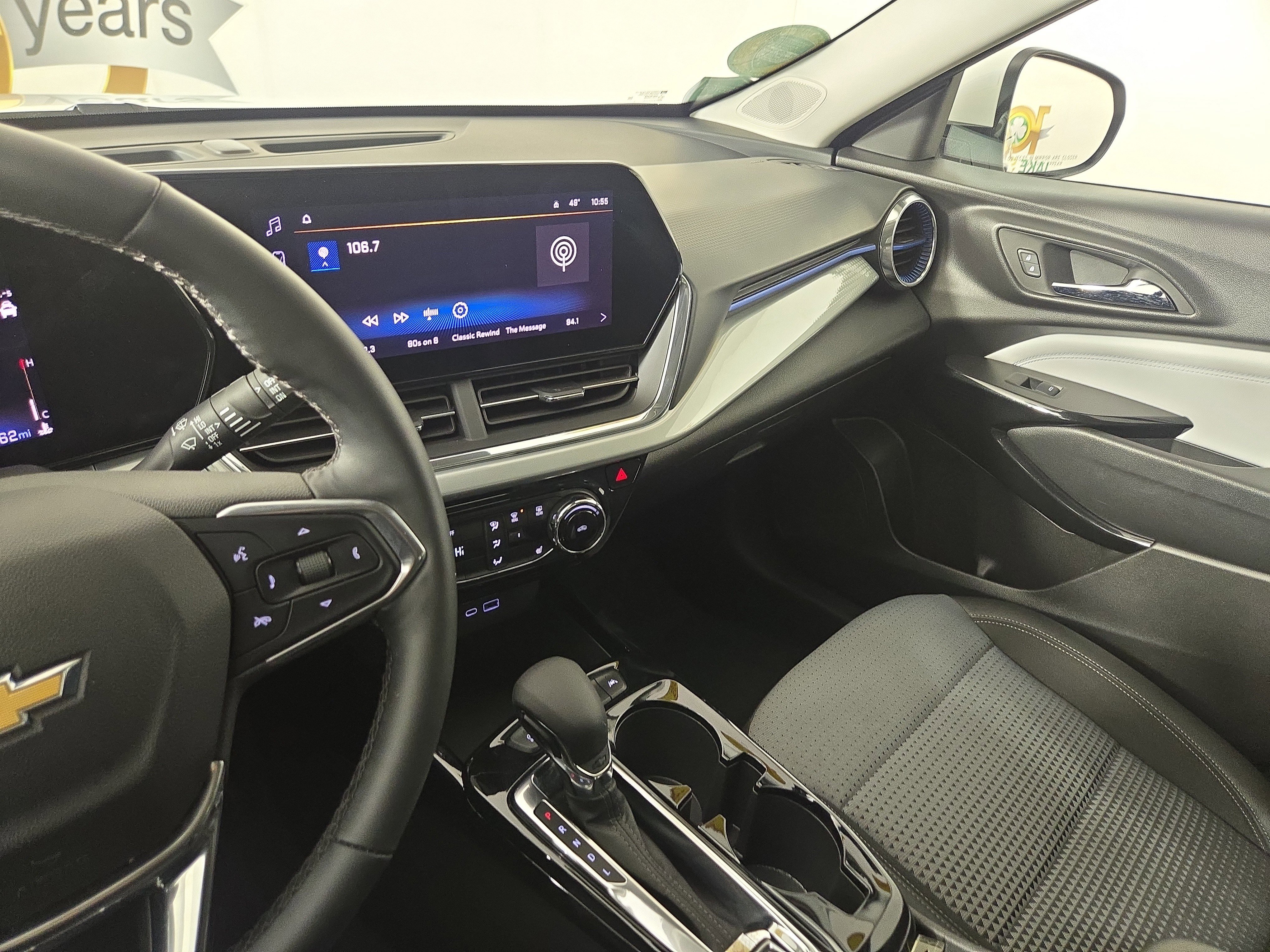 Used 2025 Chevrolet Trax LT w/ LT Convenience Package image 24