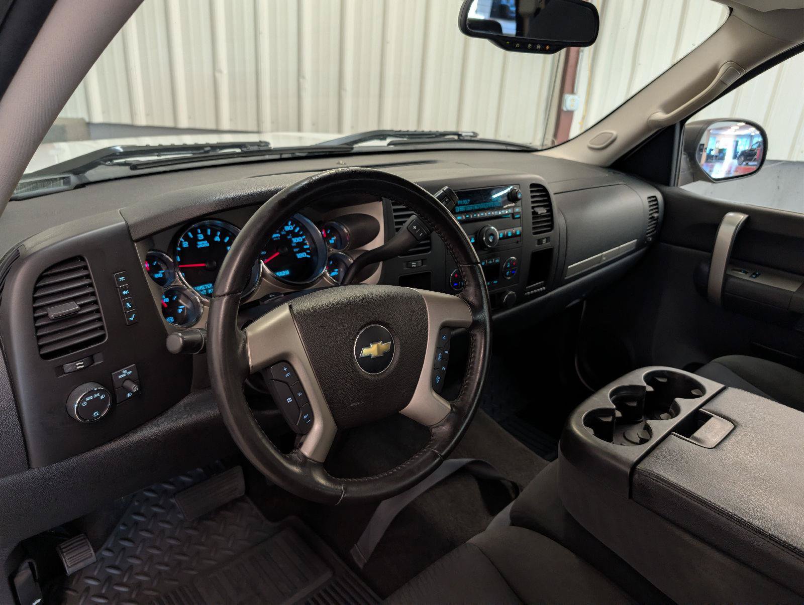 Used 2009 Chevrolet Silverado 1500 2WD Crew Cab w/ Exterior Plus Package image 4