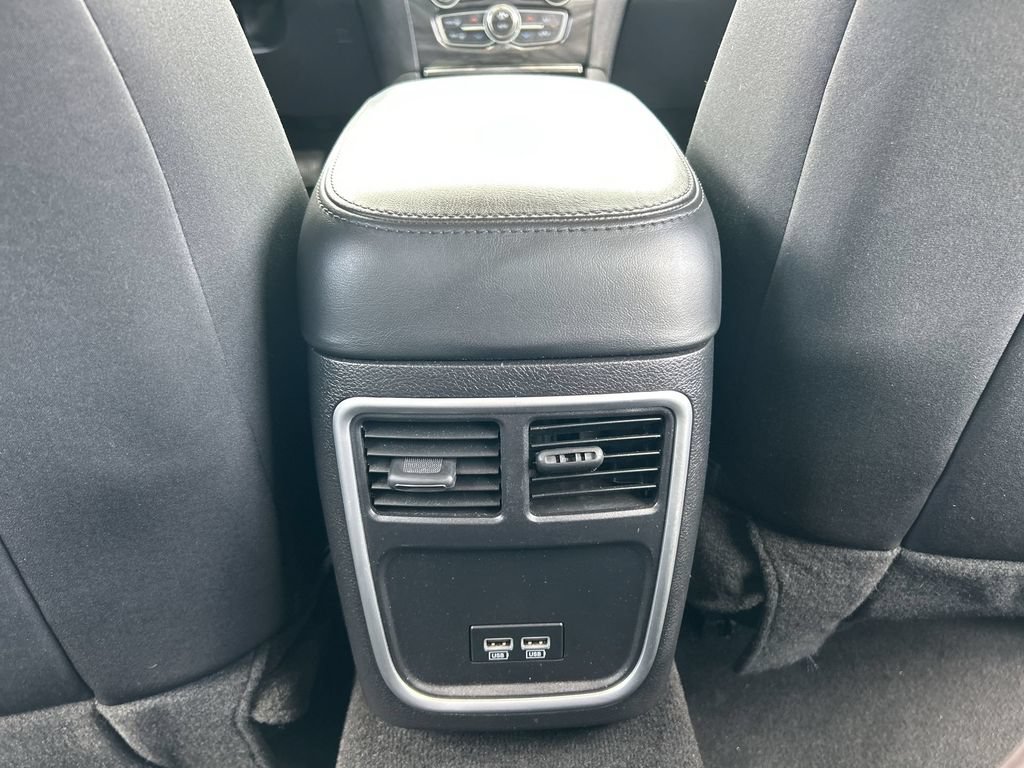 Used 2021 Chrysler 300 Touring w/ Driver Convenience Group RWD image 19