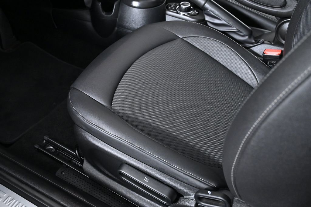 Certified 2024 MINI Cooper image 28