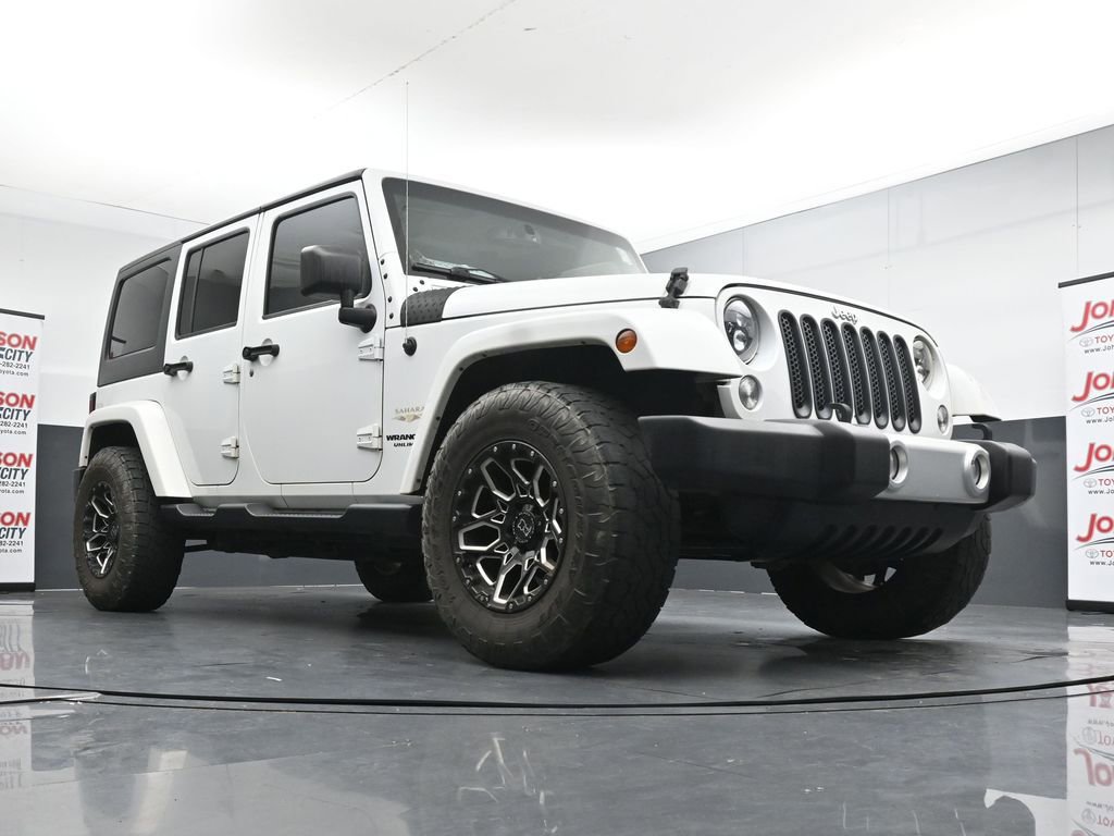 Used 2015 Jeep Wrangler Unlimited Sahara w/ Connectivity Group AWD/4WD image 18