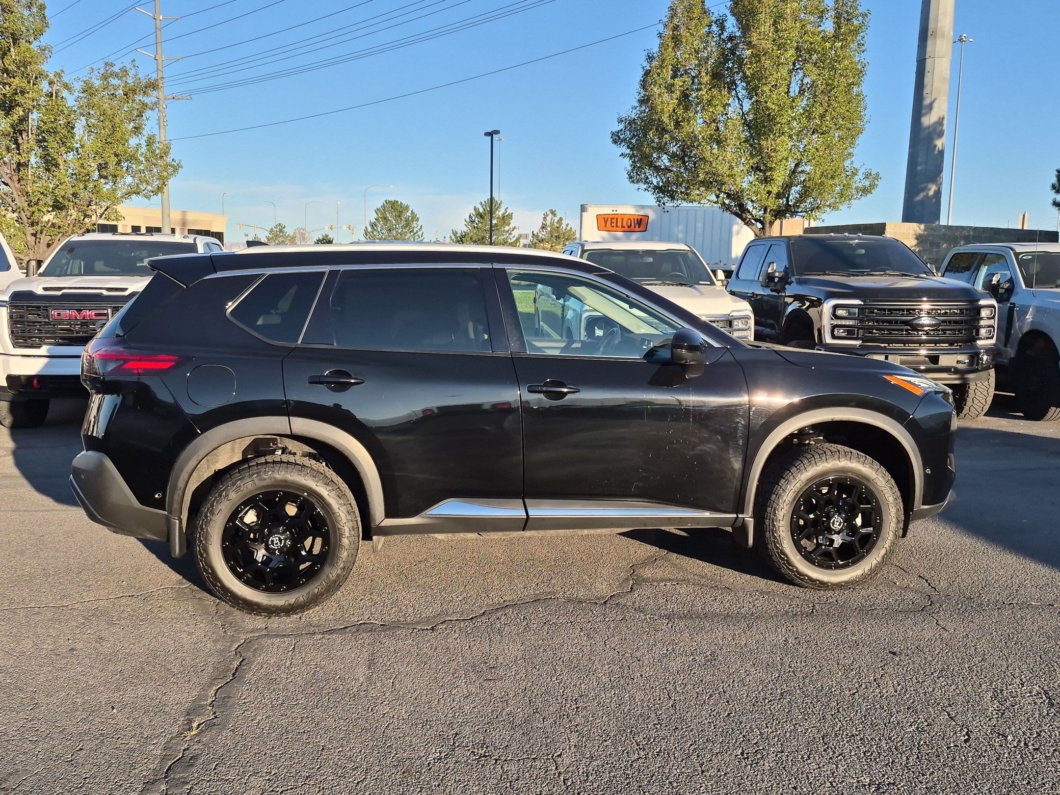 Used 2023 Nissan Rogue SL w/ SL Premium Package AWD/4WD image 2