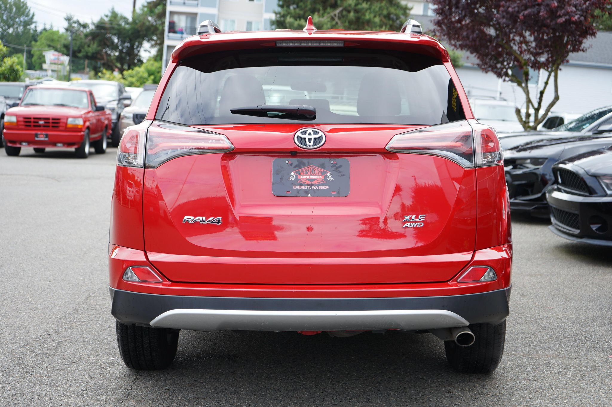 Used 2016 Toyota RAV4 XLE AWD/4WD image 4