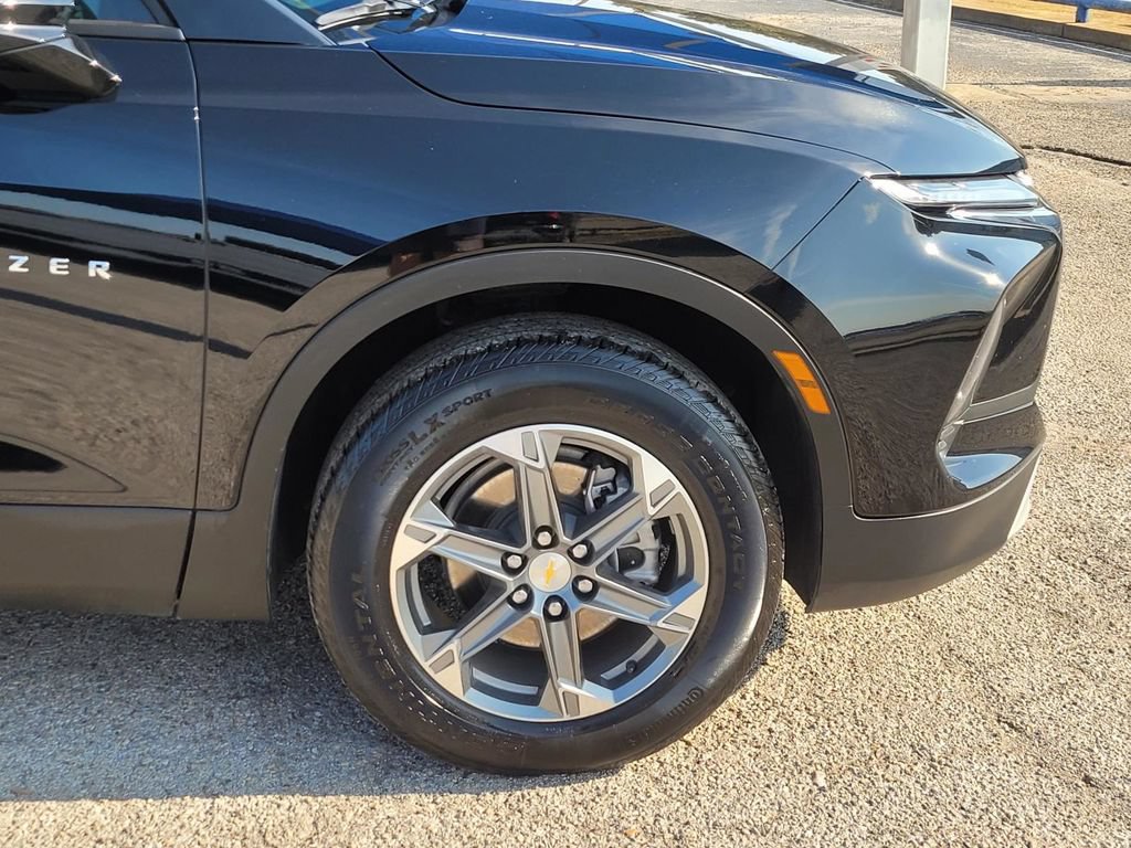 Used 2025 Chevrolet Blazer LT AWD/4WD image 7