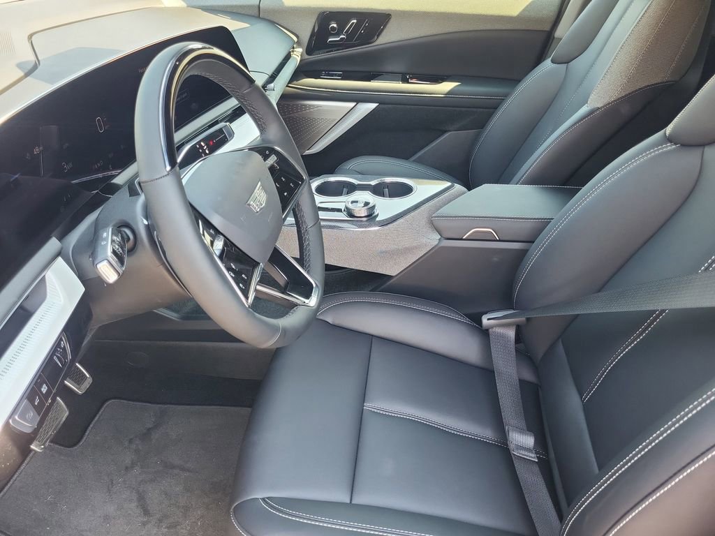 New 2025 Cadillac Optiq Luxury 1 image 8