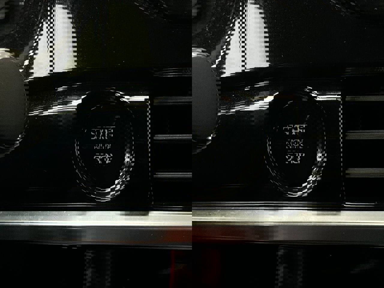 Used 2025 Nissan Pathfinder SV image 31