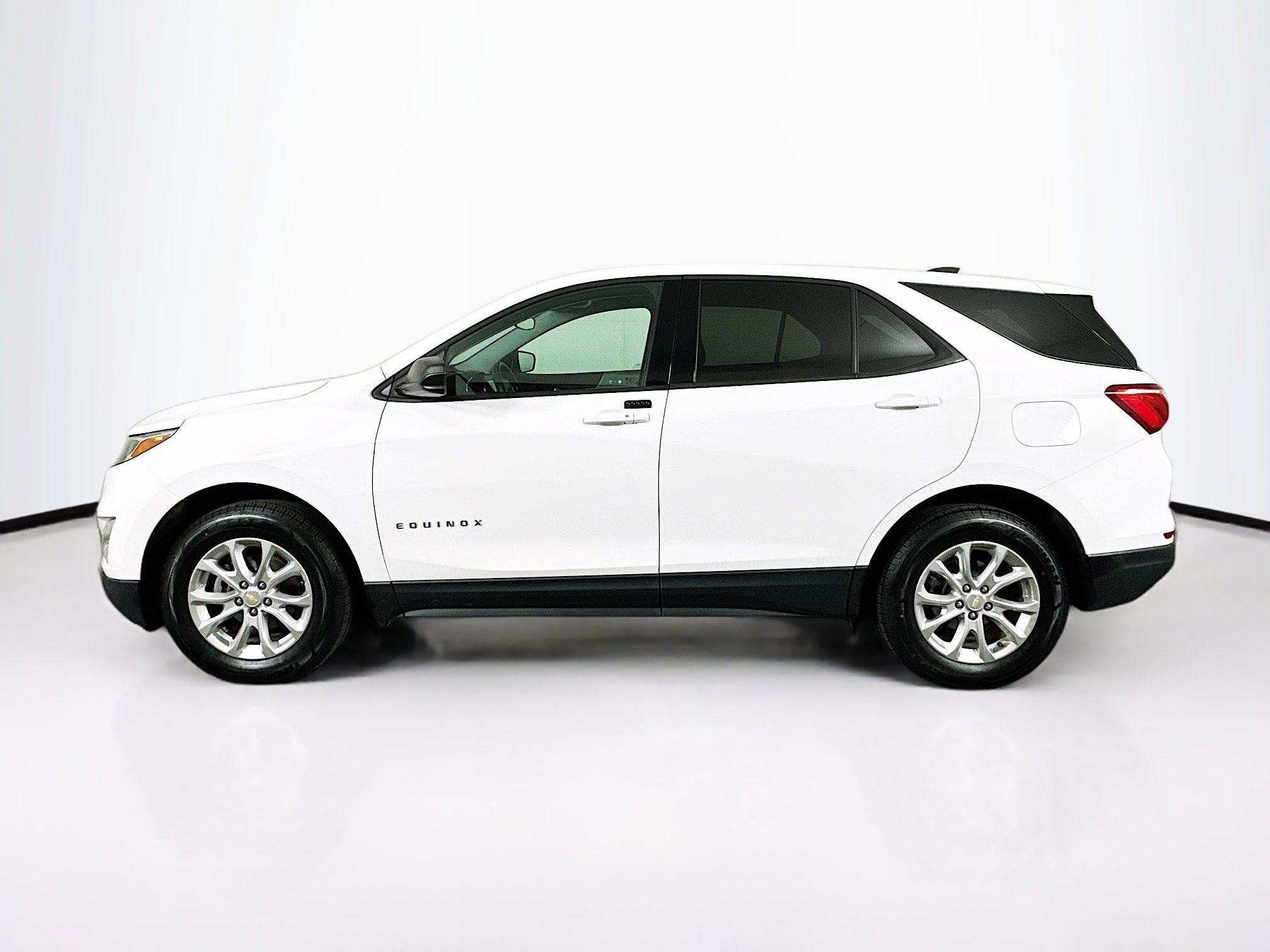 Used 2019 Chevrolet Equinox LS AWD/4WD image 4