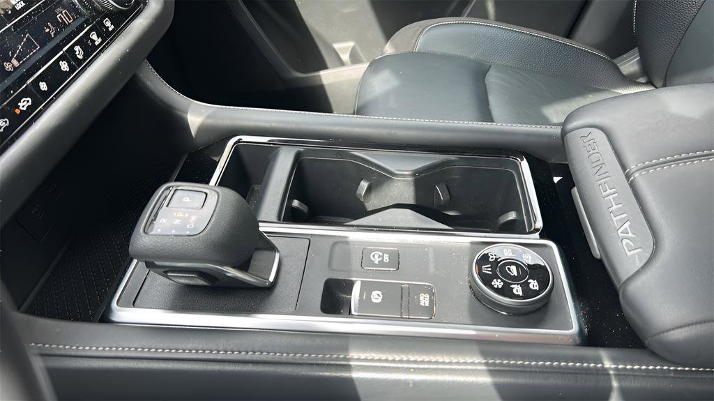 Used 2022 Nissan Pathfinder SL image 24