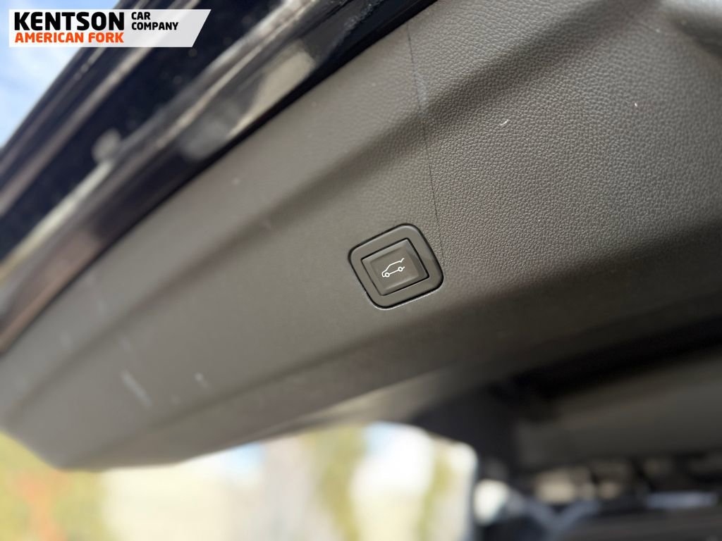 Used 2025 GMC Yukon XL Elevation image 43