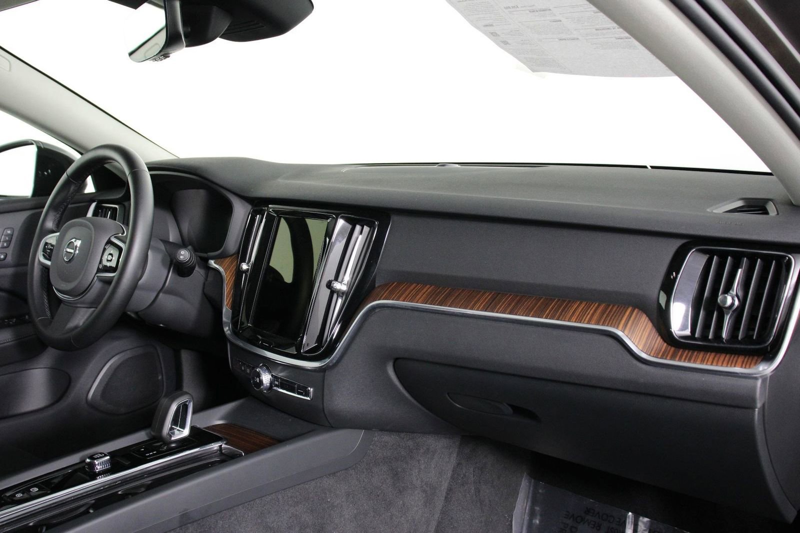 Certified 2025 Volvo V60 B5 Cross Country Plus image 22